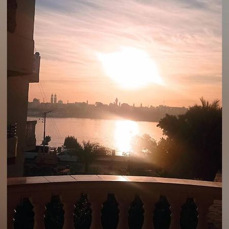 Appartamento Nile Sunrise Flats Luxor Esterno foto