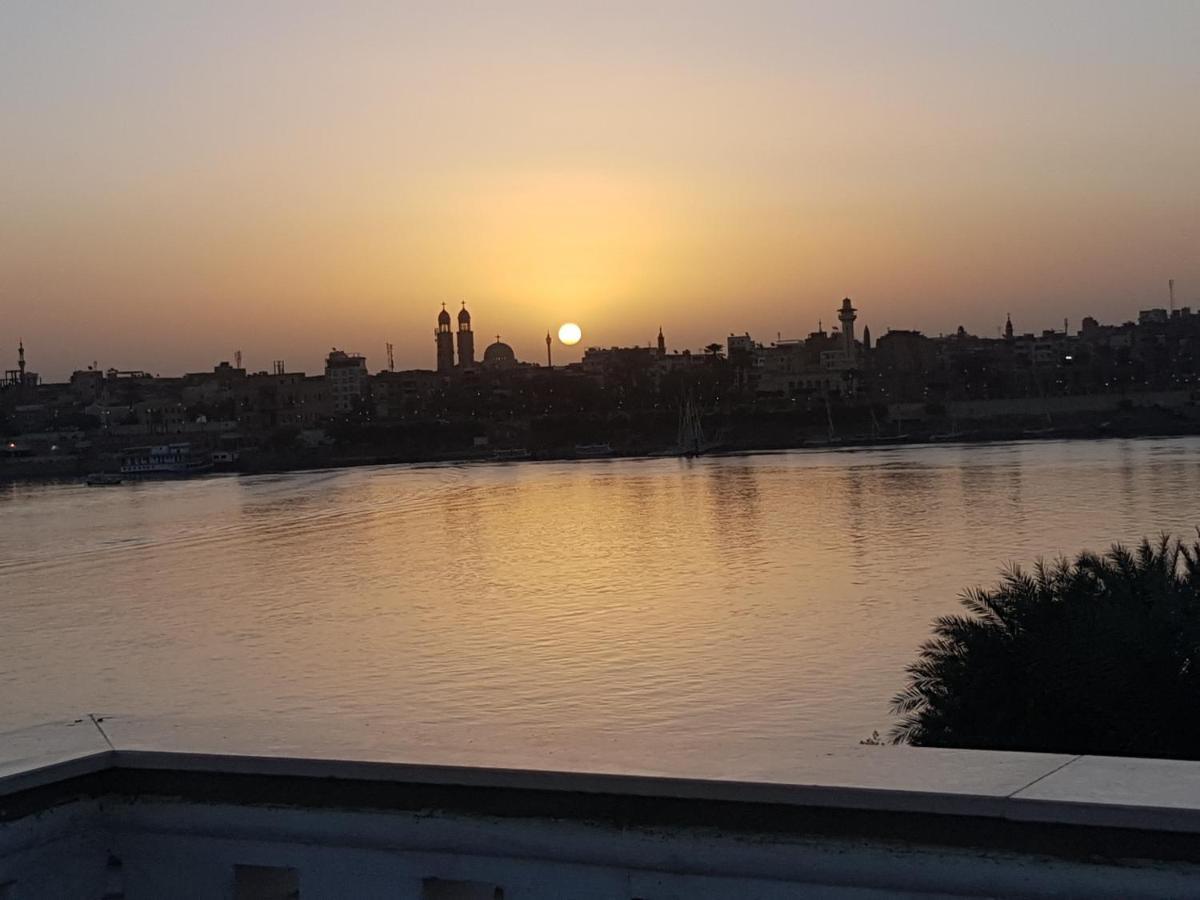 Appartamento Nile Sunrise Flats Luxor Esterno foto