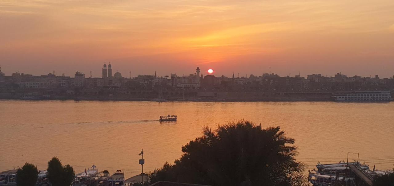 Appartamento Nile Sunrise Flats Luxor Esterno foto