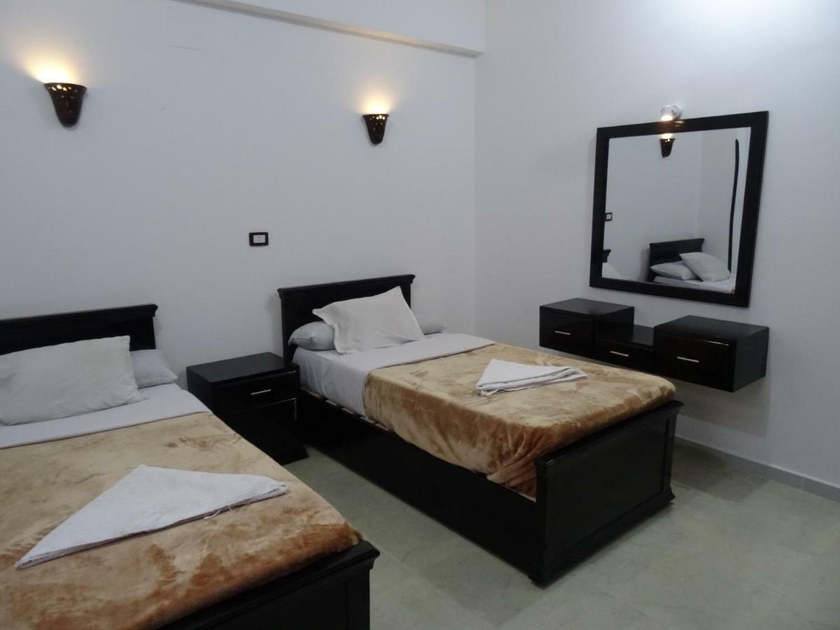 Appartamento Nile Sunrise Flats Luxor Esterno foto